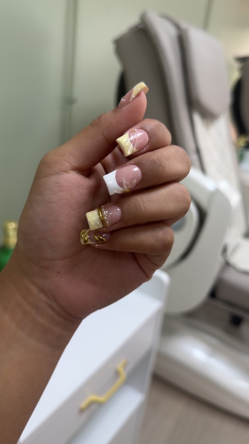 Glaze on Nails, nail salon in Shelton, CT, photo 6 of 10